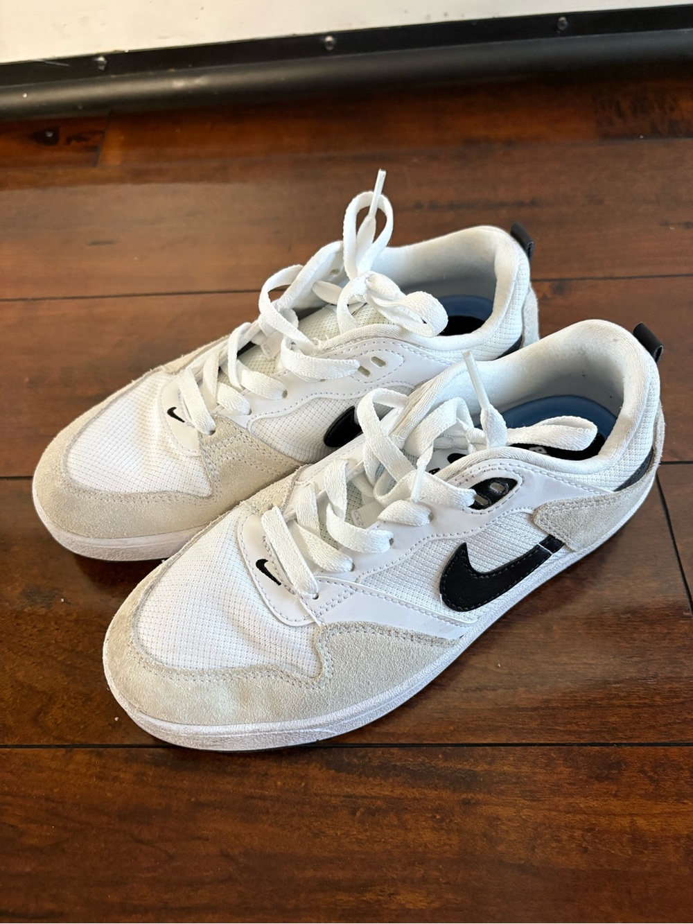Nike White and Black Low-Top Sneakers